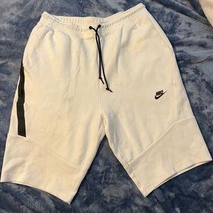 Men Nike Tech Shorts 3/4 Length (below the knee)
